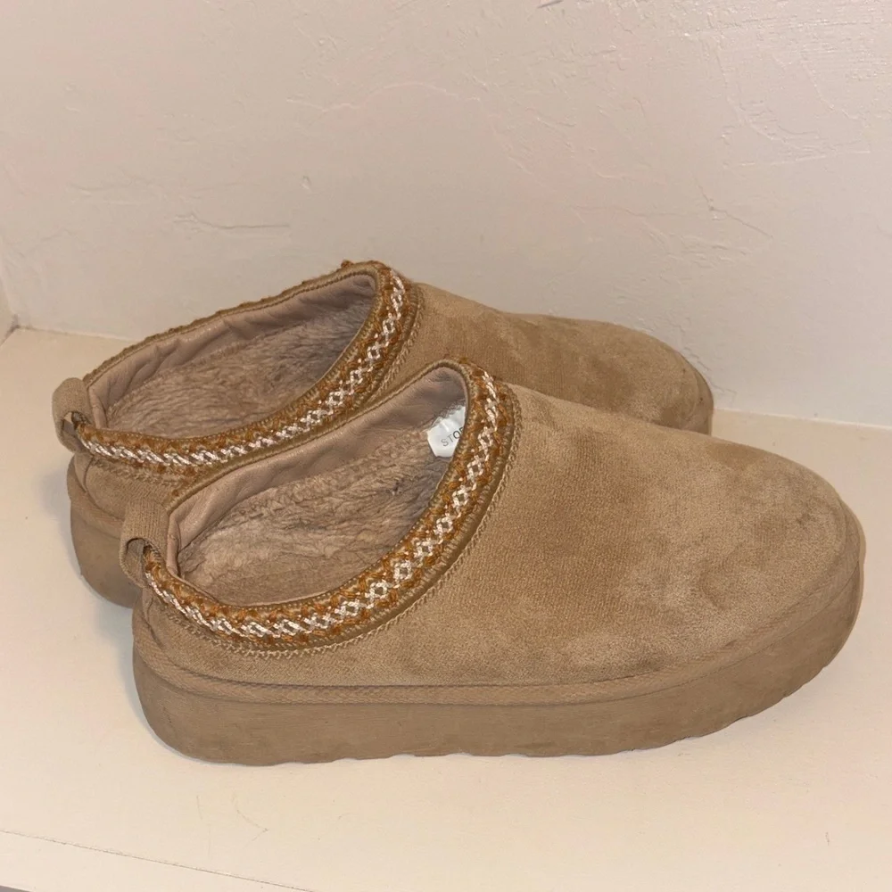 Mudd Brown Kids Slip-On Slippers